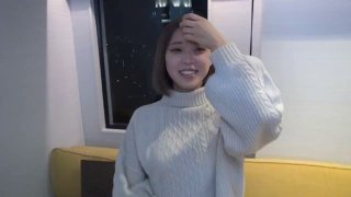 洗浴会所认识的性感美女按摩技师,私下接单约到酒店啪啪,腰细屁股翘,小伙不停称赞她漂亮,各种姿势用尽全力狠狠干.国语!~1